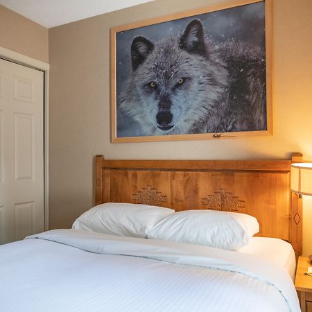Banff Rocky Mountain Resort Exterior foto