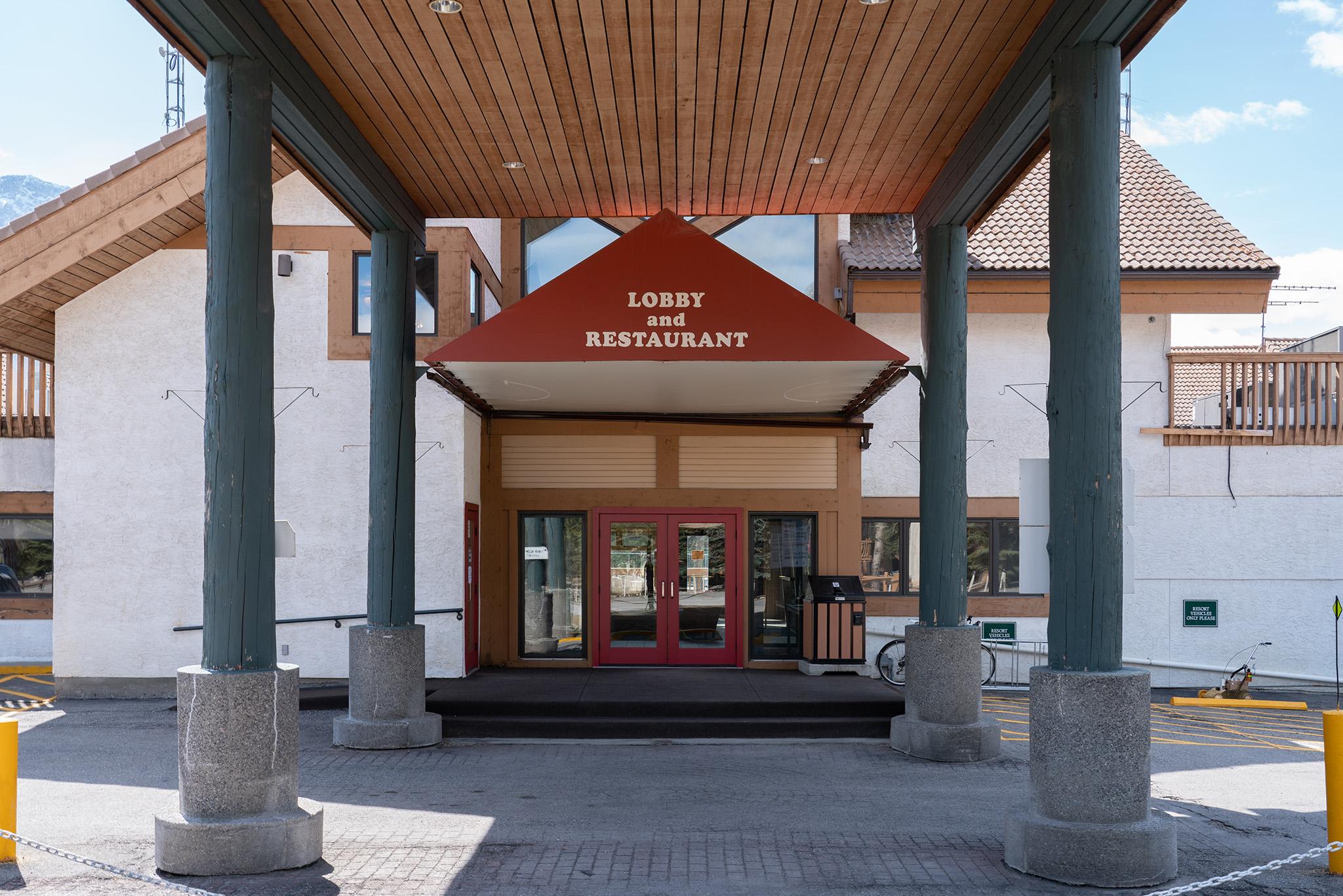 Banff Rocky Mountain Resort Exterior foto