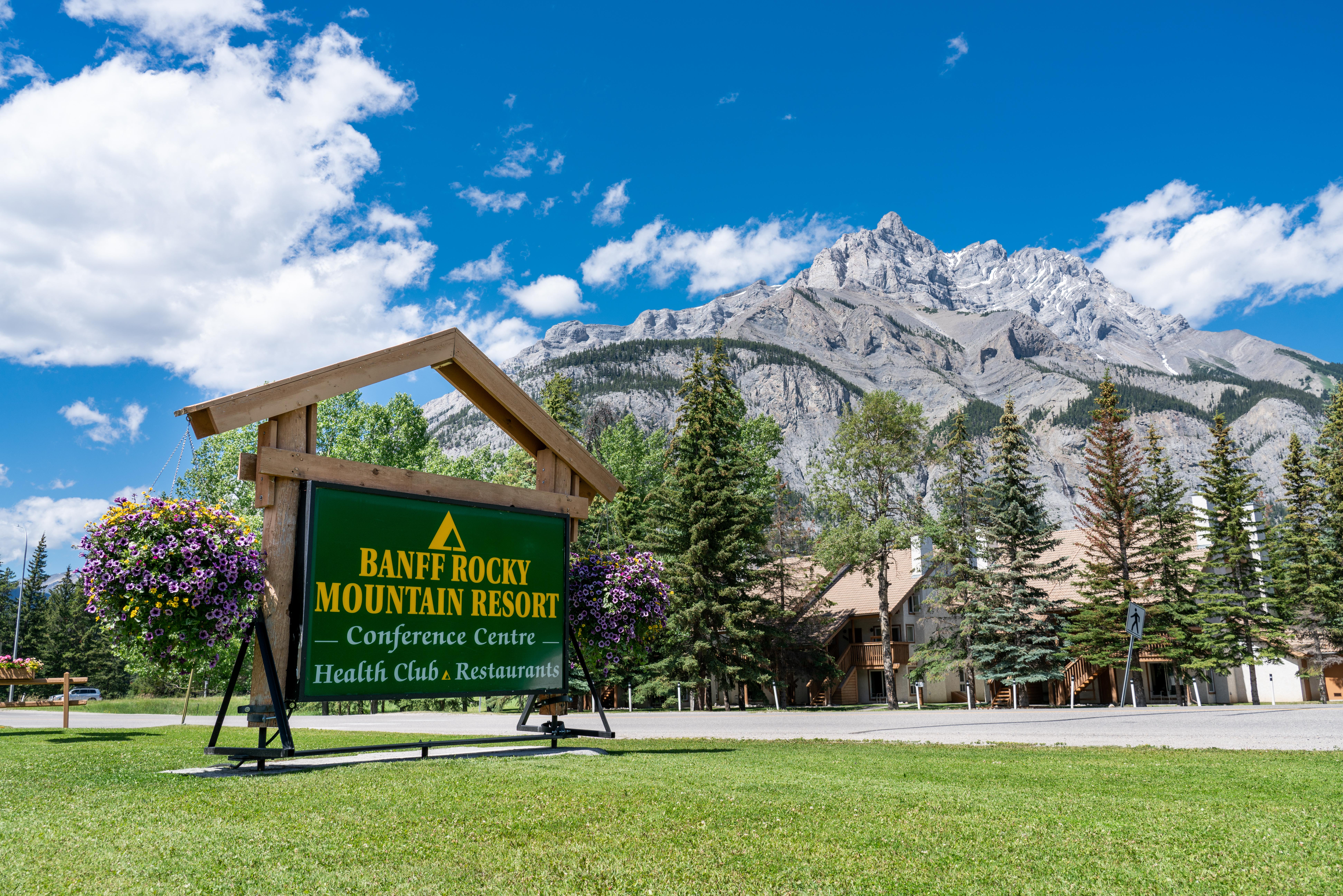Banff Rocky Mountain Resort Exterior foto