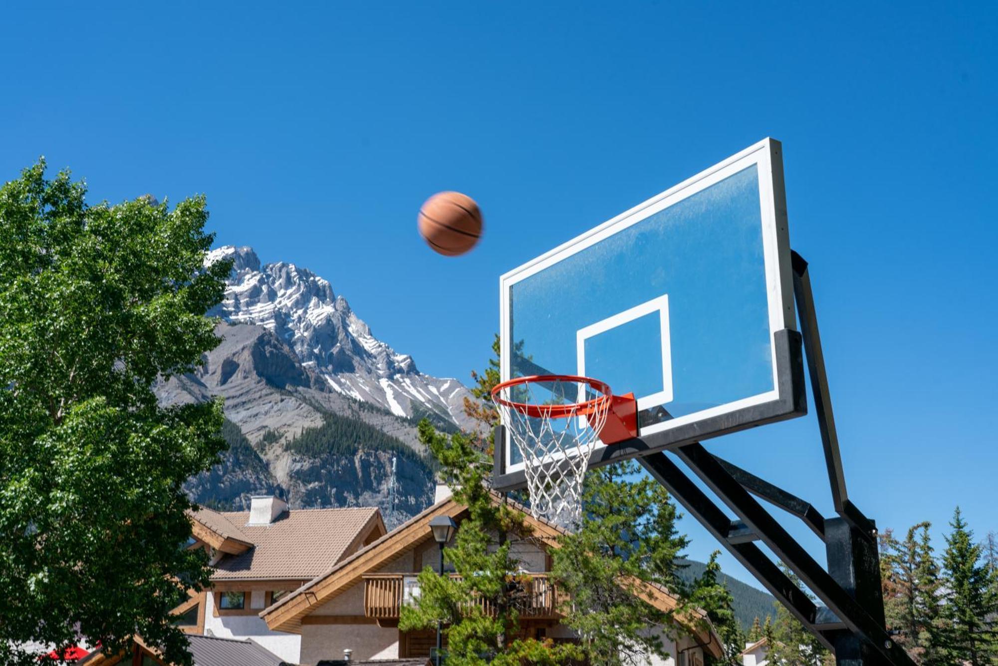 Banff Rocky Mountain Resort Exterior foto
