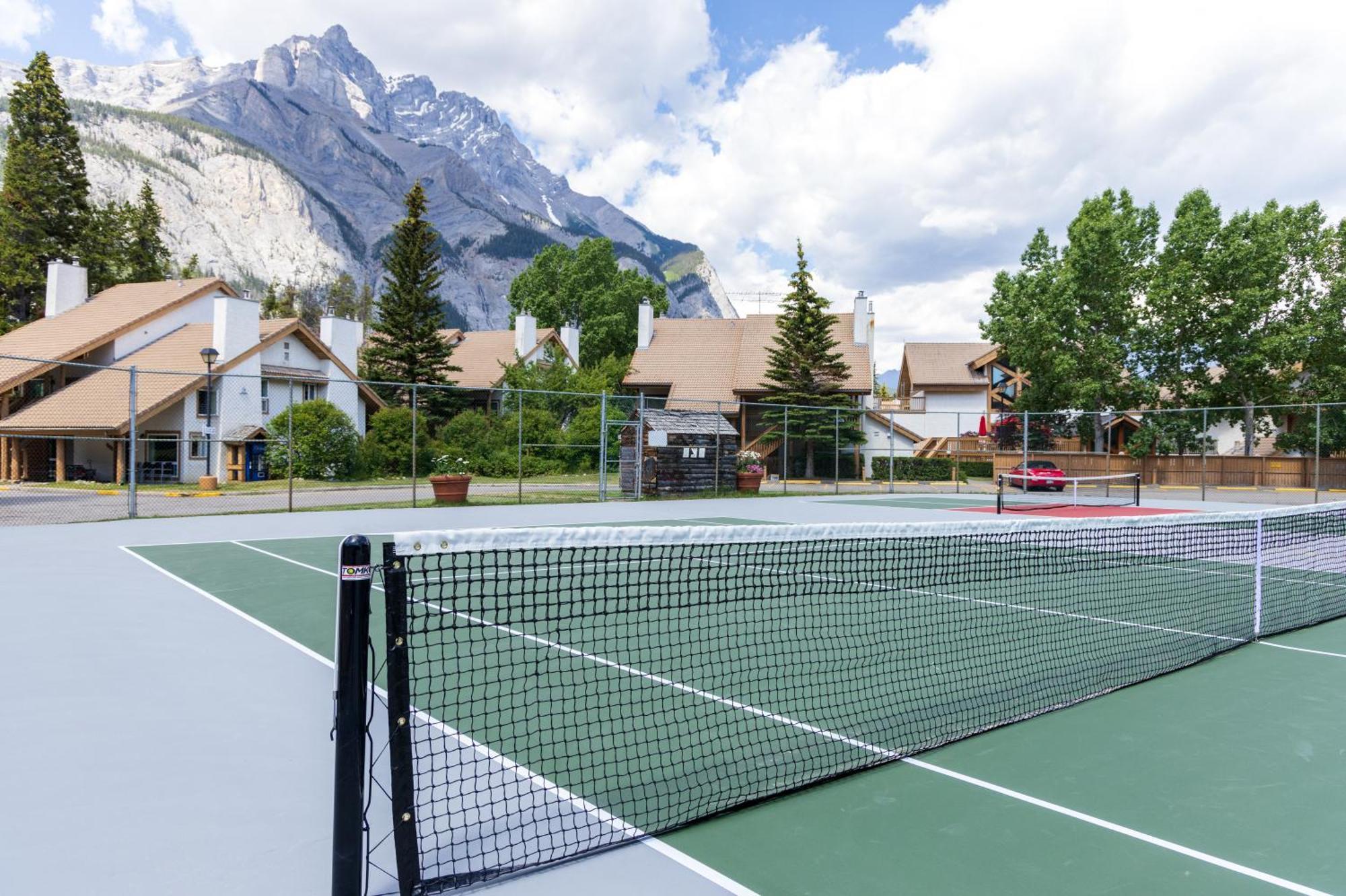 Banff Rocky Mountain Resort Exterior foto